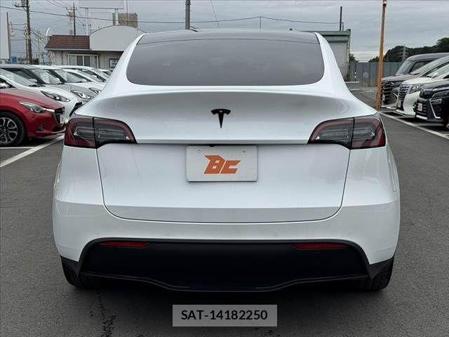 Tesla MODEL Y 2022-12 8355787-13