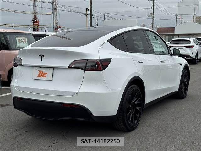 Tesla MODEL Y 2022-12 8355787-14