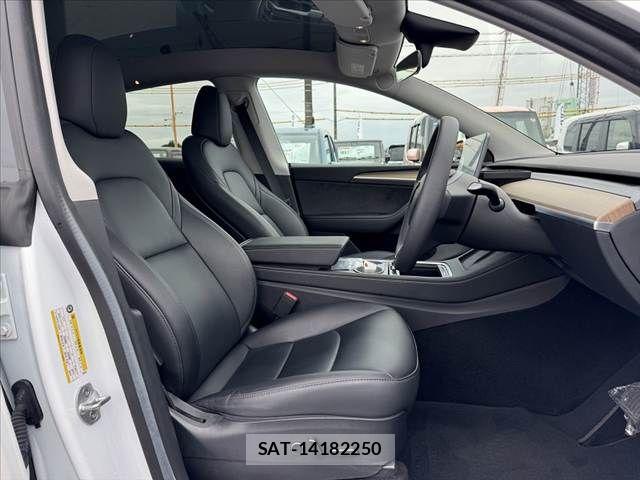 Tesla MODEL Y 2022-12 8355787-15