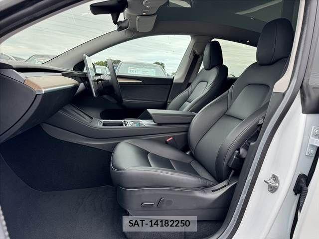 Tesla MODEL Y 2022-12 8355787-16