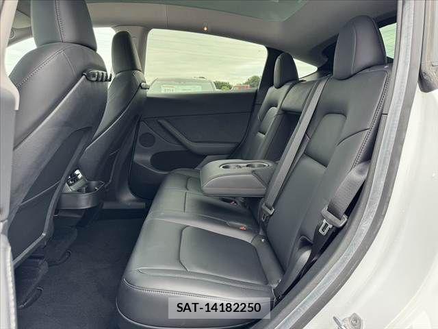 Tesla MODEL Y 2022-12 8355787-17