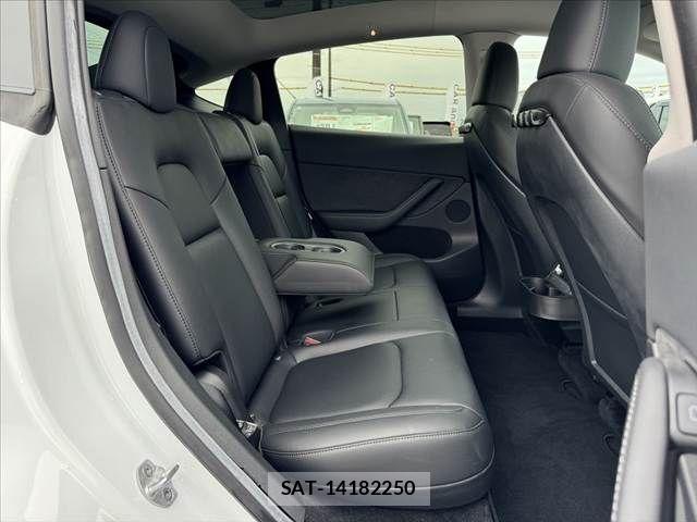 Tesla MODEL Y 2022-12 8355787-19