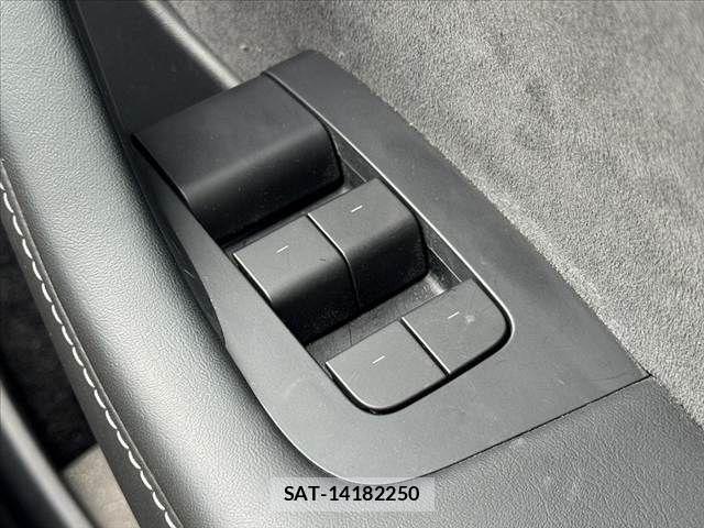 Tesla MODEL Y 2022-12 8355787-23