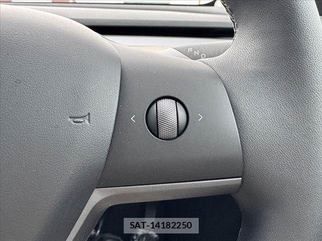Tesla MODEL Y 2022-12 8355787-25