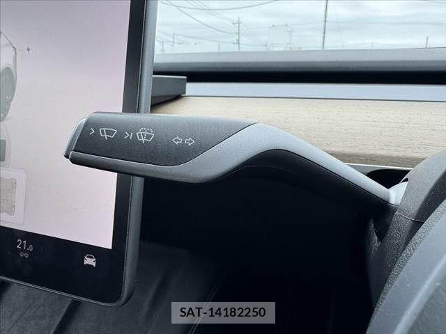 Tesla MODEL Y 2022-12 8355787-26