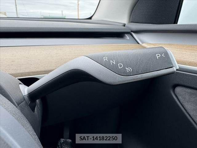 Tesla MODEL Y 2022-12 8355787-27