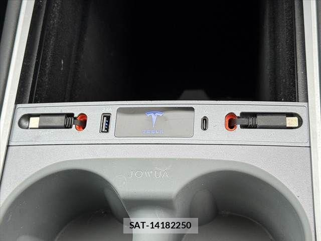 Tesla MODEL Y 2022-12 8355787-5