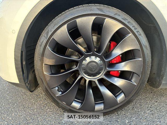 Tesla MODEL Y 2022-11 8369429-21