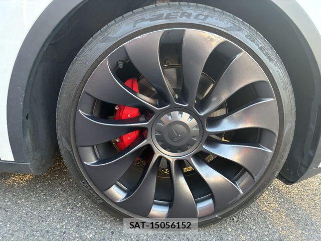 Tesla MODEL Y 2022-11 8369429-22