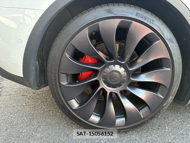 Tesla MODEL Y 2022-11 8369429-23