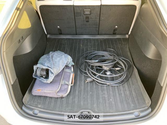 Tesla MODEL Y 2023-03 8369426-10