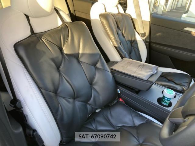 Tesla MODEL Y 2023-03 8369426-12