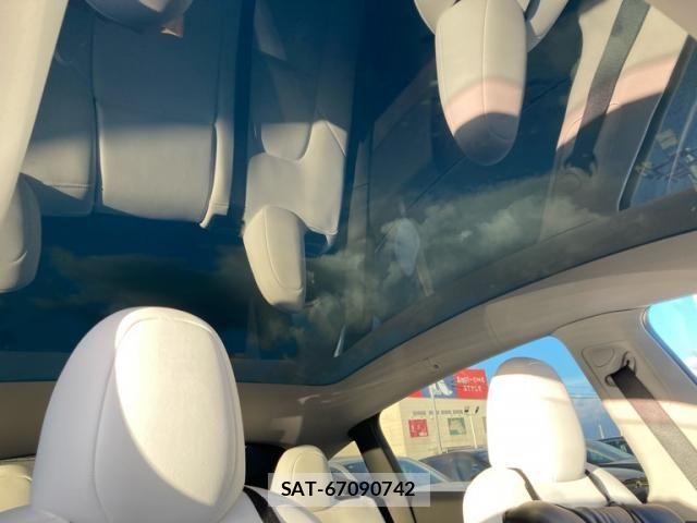 Tesla MODEL Y 2023-03 8369426-14