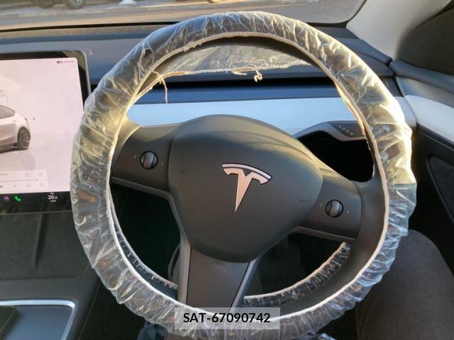 Tesla MODEL Y 2023-03 8369426-15