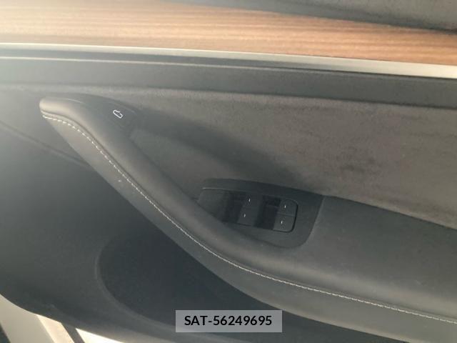 Tesla MODEL Y 2023-11 8372290-19