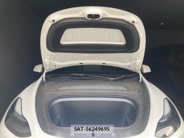 Tesla MODEL Y 2023-11 8372290-4
