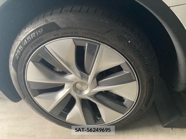 Tesla MODEL Y 2023-11 8372290-8