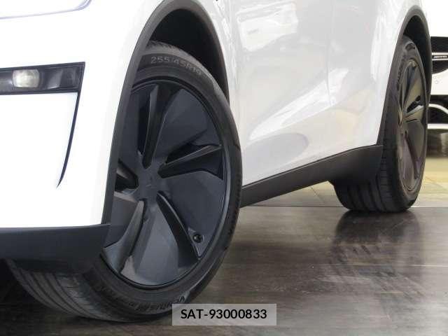 Tesla MODEL Y 2025-12 8415475-12