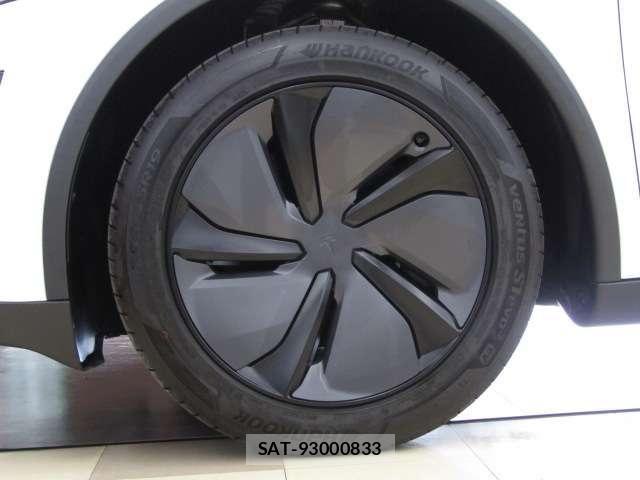 Tesla MODEL Y 2025-12 8415475-25