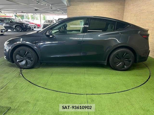 Tesla MODEL Y 2025-09 8486180-16