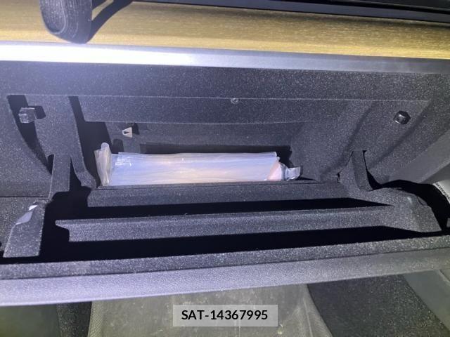 Tesla MODEL Y 2023-02 8486181-18