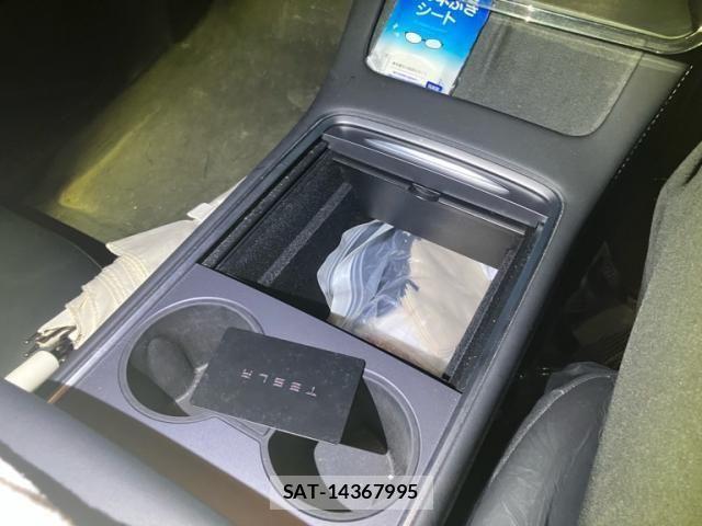 Tesla MODEL Y 2023-02 8486181-22