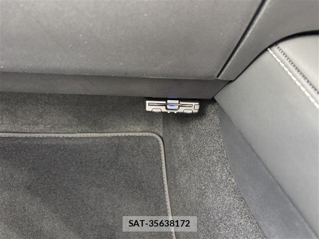 Tesla MODEL Y 2023-09 8527790-15