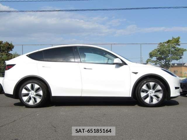 Tesla MODEL Y 2023-07 8527789-14