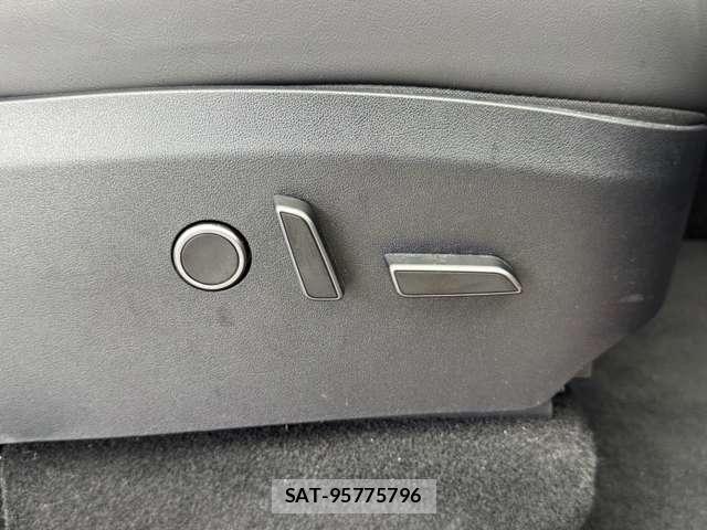 Tesla MODEL Y 2023-10 8563818-10