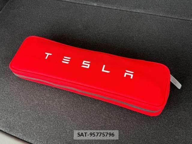Tesla MODEL Y 2023-10 8563818-11