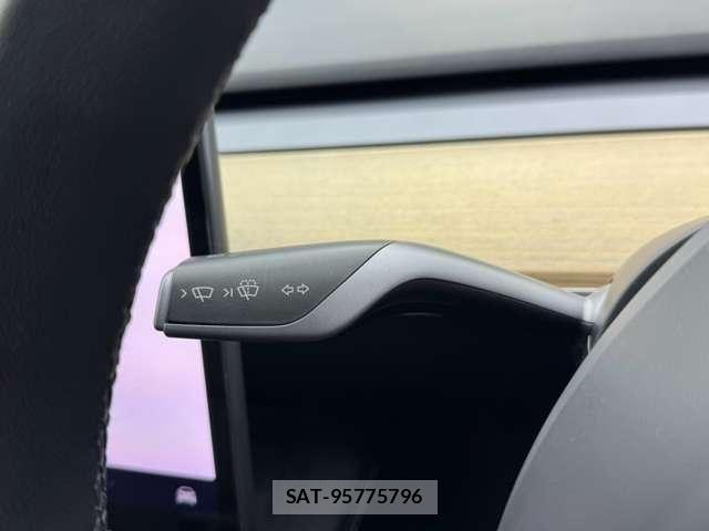 Tesla MODEL Y 2023-10 8563818-12