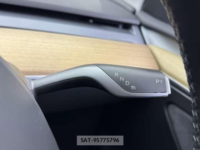Tesla MODEL Y 2023-10 8563818-13