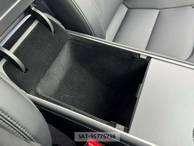 Tesla MODEL Y 2023-10 8563818-24