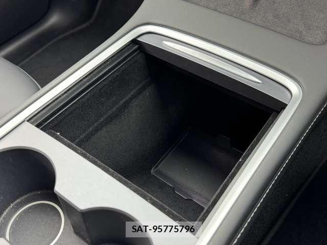 Tesla MODEL Y 2023-10 8563818-26