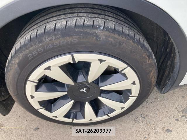 Tesla MODEL Y 2023-12 8629370-8