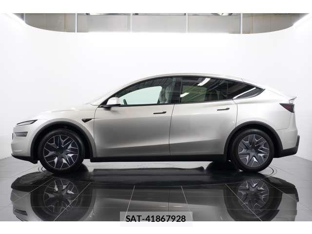 Tesla MODEL Y 2026-05 8629367-16