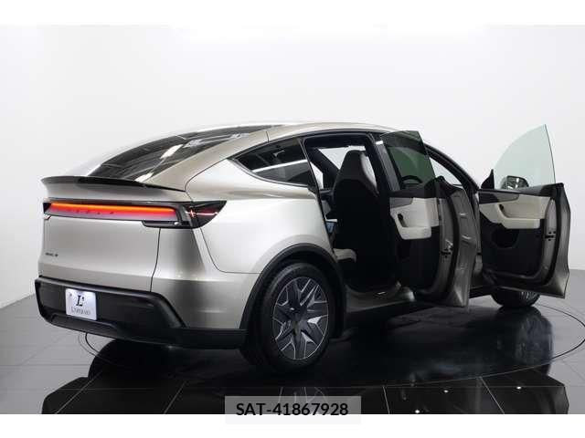 Tesla MODEL Y 2026-05 8629367-2