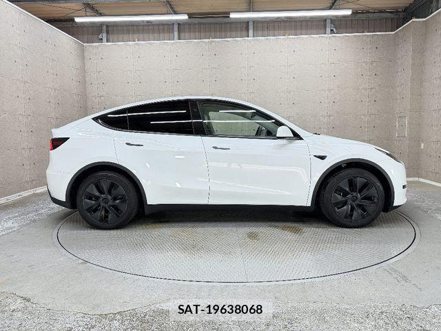 Tesla MODEL Y 2024-06 8667035-9