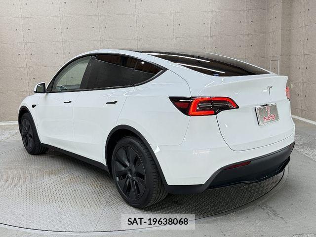 Tesla MODEL Y 2024-06 8667035-10