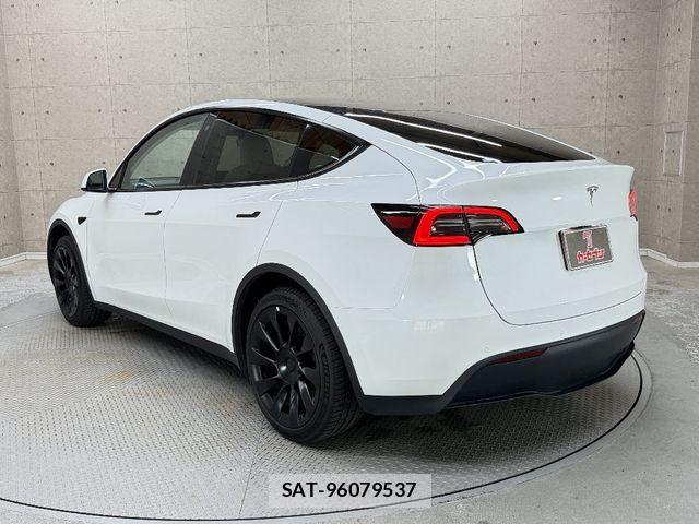 Tesla MODEL Y 2023-08 8746360-10
