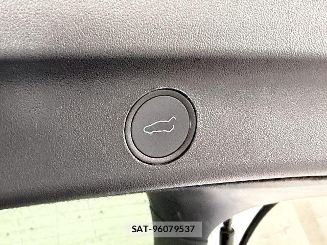 Tesla MODEL Y 2023-08 8746360-13