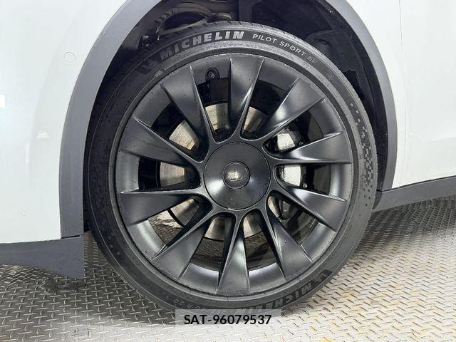 Tesla MODEL Y 2023-08 8746360-16
