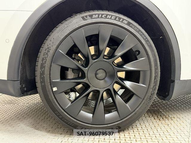 Tesla MODEL Y 2023-08 8746360-18