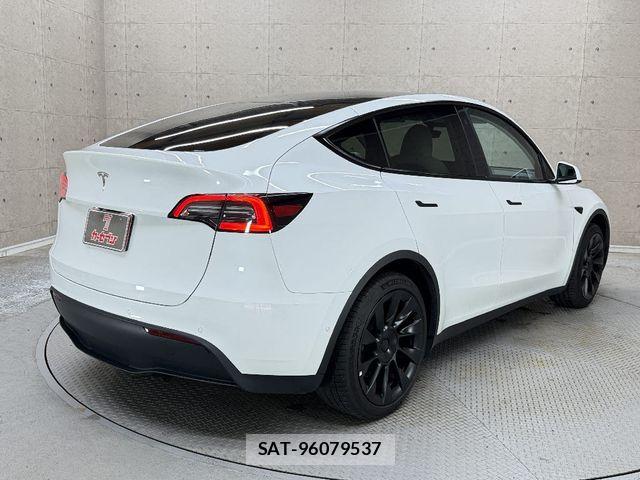 Tesla MODEL Y 2023-08 8746360-1