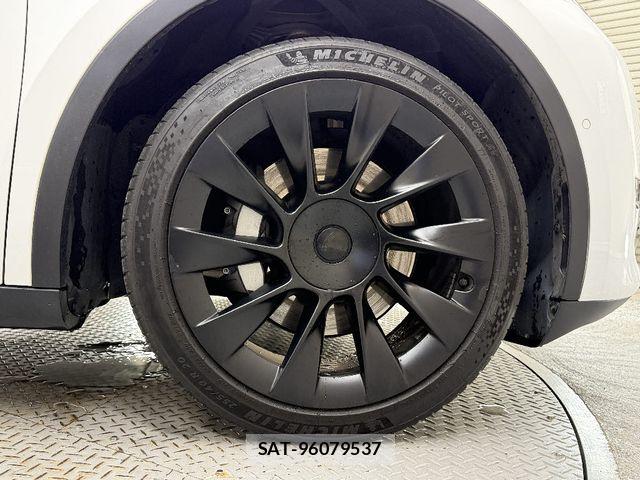 Tesla MODEL Y 2023-08 8746360-19