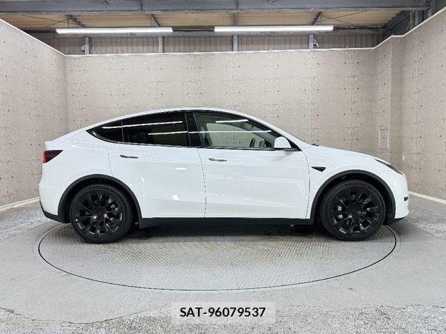 Tesla MODEL Y 2023-08 8746360-8