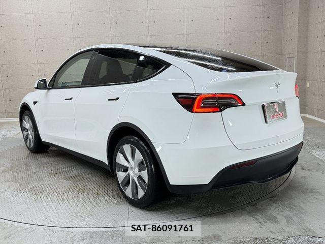 Tesla MODEL Y 2023-09 8746357-10