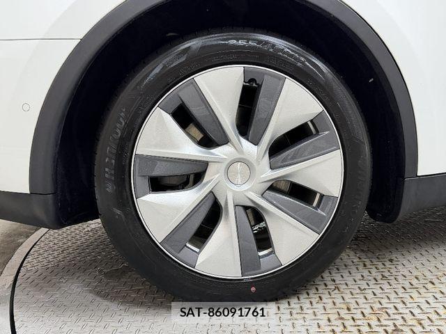 Tesla MODEL Y 2023-09 8746357-17