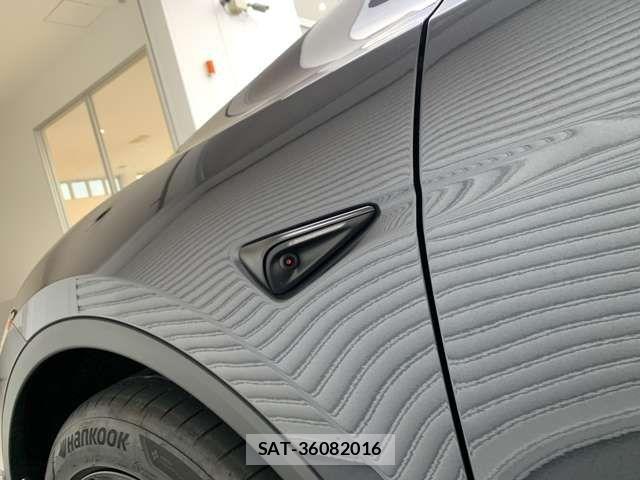 Tesla MODEL Y 2026-06 8746356-11