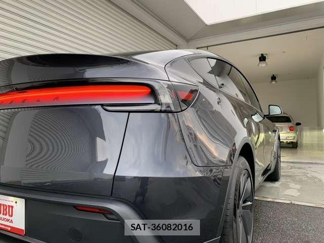 Tesla MODEL Y 2026-06 8746356-15